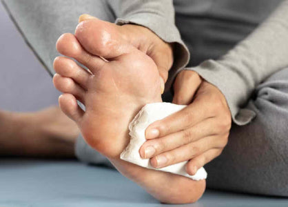 How to Stop Feet From Sweating in Shoes (Full Guide)