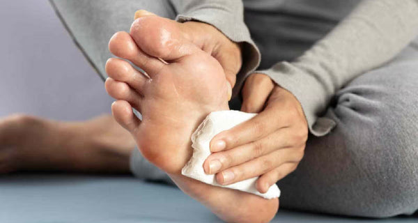 How to Stop Feet From Sweating in Shoes (Full Guide)